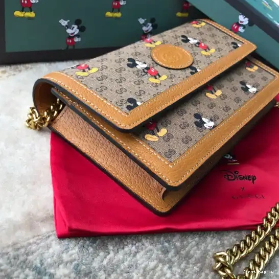 First bag ru Chain GG Disney x Gucci Wallet 0523